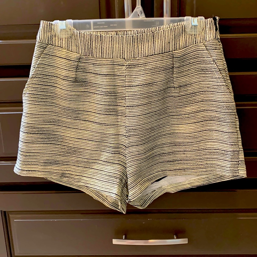 she+sky shorts with pockets, Medium.